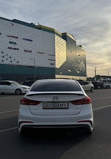 2017: Hyundai Avante: 2017 г., Бензин — 2