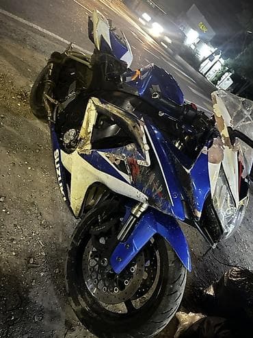 Транспорт: Мотоцикл Suzuki GSX-R (серия спортбайков), синий/белый. Основные — 3