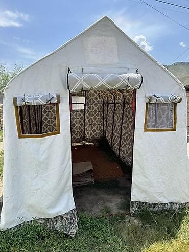 Палатки: Просторная палатка с раскладным каркасом. - Размер около 4×2 м — 6