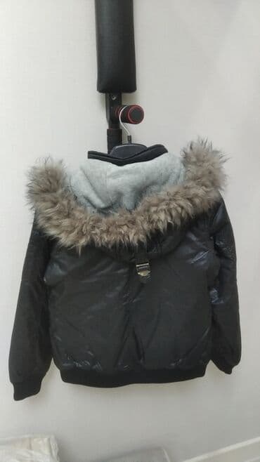 хиджаб для детей: Утипленная куртка для повседневной носки, выполненная в черном цвете — 3