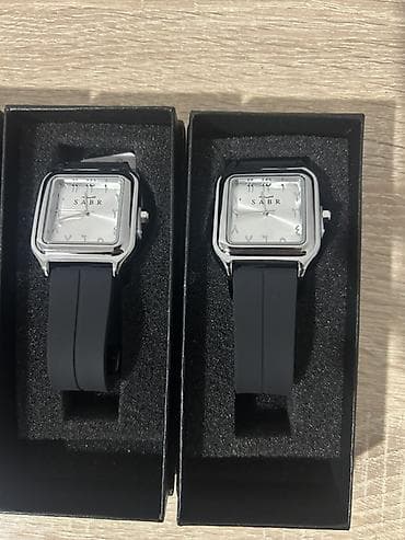 Наручные часы: Кварцевые наручные часы SABR, квадратный корпус. Особенности: - Два — 4