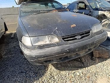 авто растрочка: Hyundai Sonata (ок. середины 90‑х), седан, черный цвет. Автомобиль на — 1