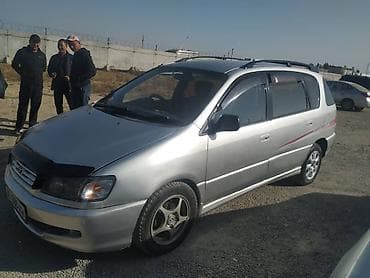 семи местный: Toyota Ipsum: 1996 г., Бензин, Минивэн — 4