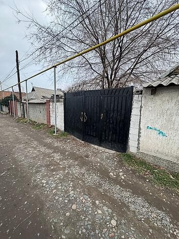 участок жер: Срочно продаётся пристроенная времянка в центре города, район — 1