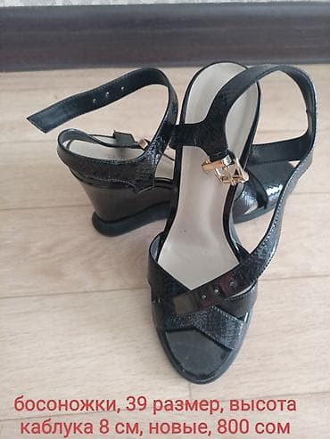 обувь для бокса: Женская обувь, размер 39. 1) Босоножки на каблуке: черные, лаковые — 1