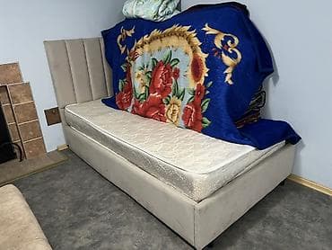 обито: Односпальная кровать, Б/у, С матрасом, длина - 2 см — 1