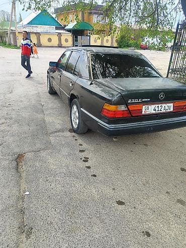 Продажа авто: Mercedes-Benz W124: 1993 г., 2.3 л, Ручные, Газ, Седан — 4