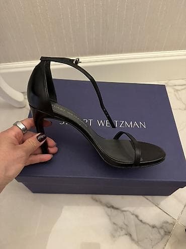 стильные топы: Босоножки Stuart Weitzman. - Модель: минималистичные босоножки на — 3