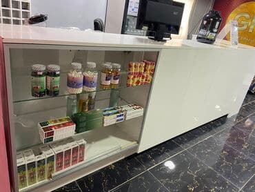 Продаю ресепшен, такой же как на фото только прямой без угла. Длина