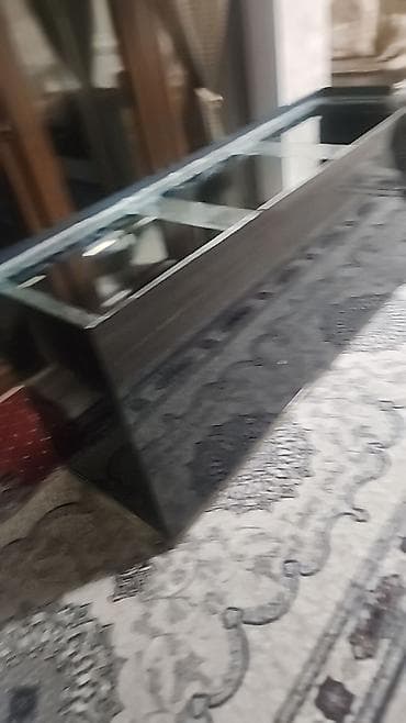 Офисная мебель: Журнальный/кофейный стол со стеклянной столешницей. - Прямоугольная — 1