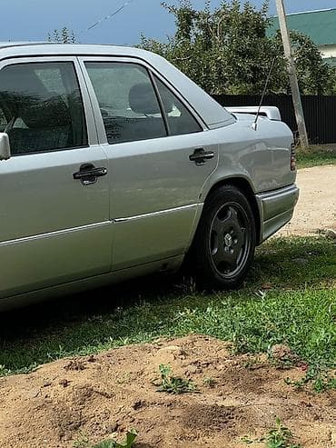 Mercedes-Benz W124: 1992 г., 2 л, Кол менен иштөөчү, Бензин, Седан — 1