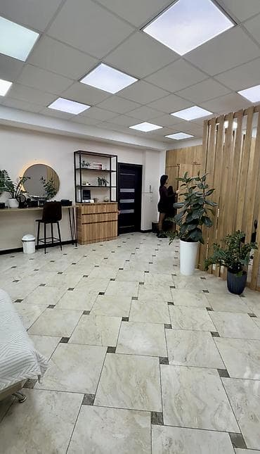 Сулуулук салондору: Сдаётся рабочее место (стол) для провиста / визажиста Ищешь уютное — 2