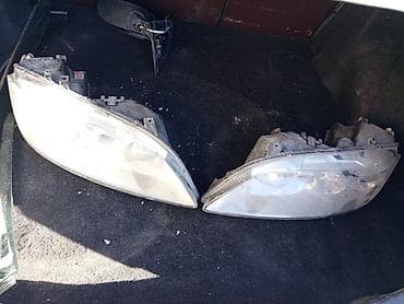 Комплект передних фар Mazda