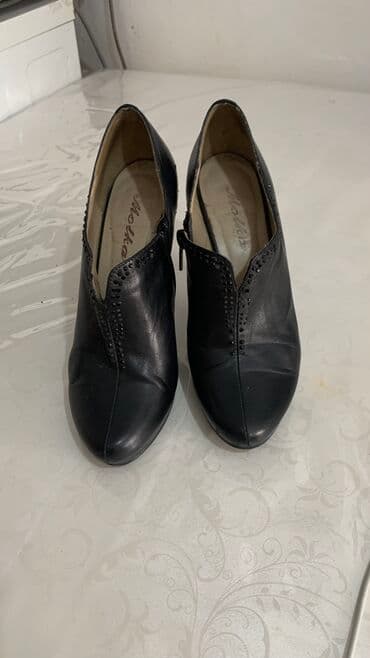 туфли черные с открытым носиком: Продаются батильоны 37 р
Черные,кожа — 2