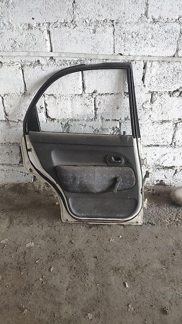 mazda 623: Дверь Комплект Mazda — 4