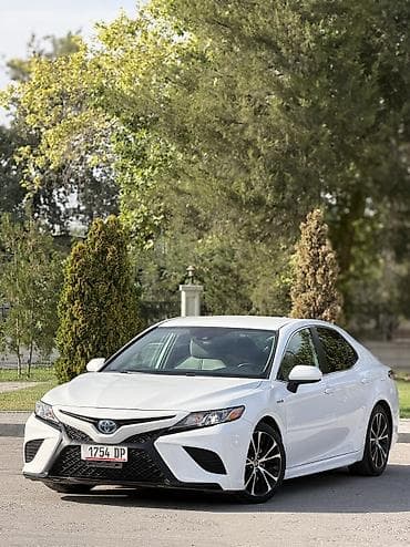 Toyota Camry: 2020 г., 2.5 л, Вариатор, Гибрид, Седан