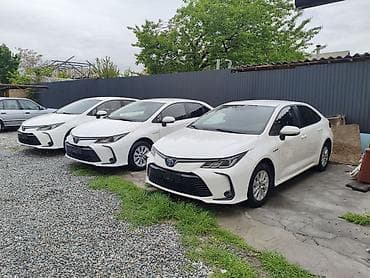 Toyota Corolla: 2022 г., 1.8 л, Вариатор, Гибрид, Седан