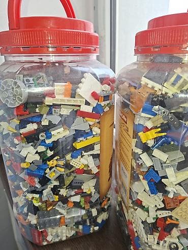 скупка лего: Сборный набор LEGO — крупная россыпь деталей в двух прозрачных банках — 3