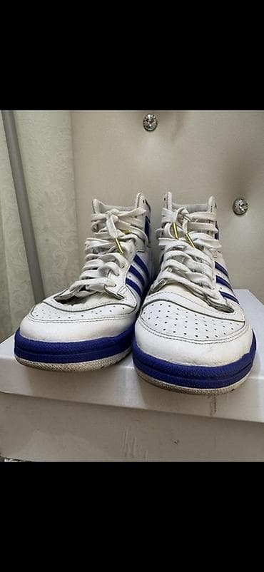 Кроссовки adidas высокие, кожаные, белые с синими вставками и