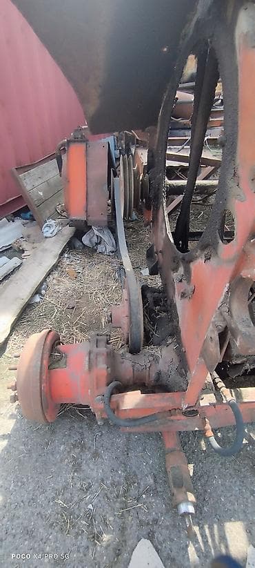 зерно оптом: Продаётся Комбайн. Как видно на фото есть в наличии передний мост — 6