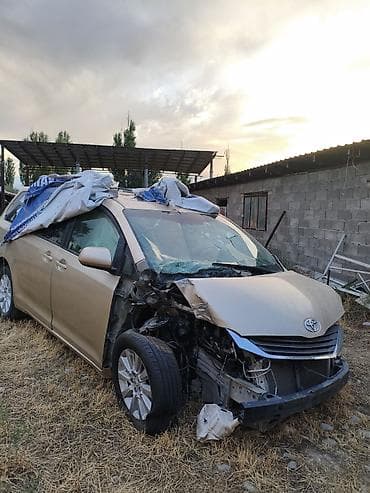 киа на продажу: Toyota Sienna: 2012 г., 3.5 л, Автомат, Бензин, Минивэн — 5