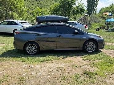 2017: Toyota Prius: 2017 г., 1.8 л, Гибрид, Хэтчбэк — 4