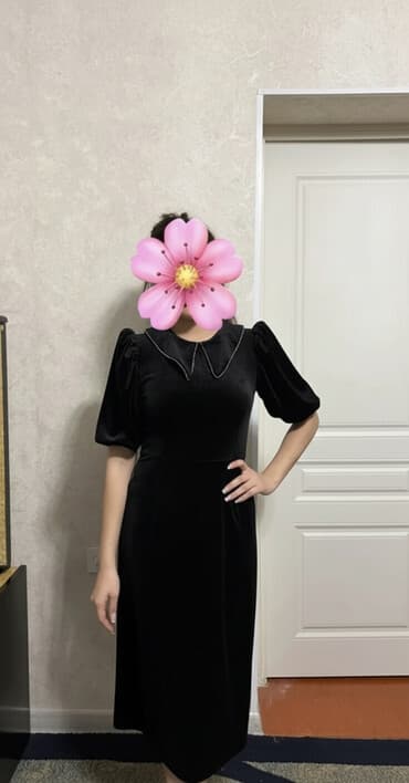 льняное платье халат: Черное вечернее платье миди из бархата. - Силуэт: приталенный, длина — 1