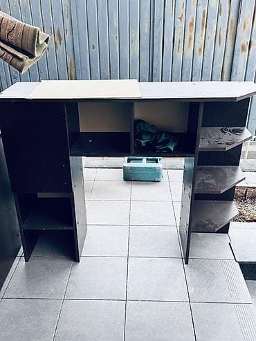 детскую кровать и письменный стол: Компьютерный стол, С полками — 2