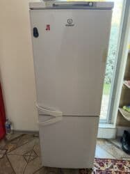 сушилка для посуда: Холодильник Indesit, Б/у, Двухкамерный — 1