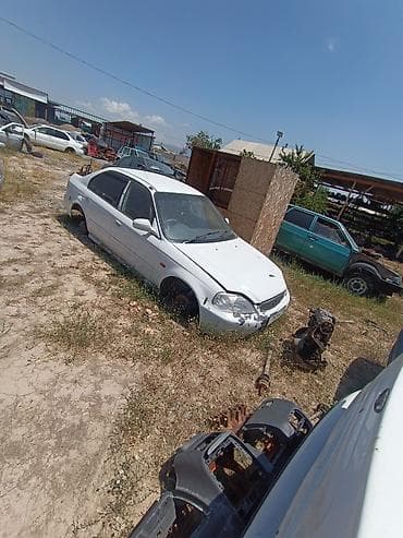 Унаа: Honda Civic седан (6-е поколение, ориентировочно 1996–2000) на разбор — 1