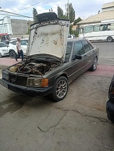 мереке авто: Mercedes-Benz 190: 1991 г., 2 л, Кол менен иштөөчү, Дизель, Седан — 3