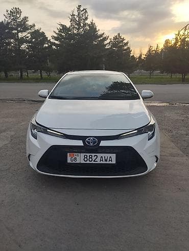 Toyota Corolla: 2021 г., 1.8 л, Автомат, Гибрид, Седан