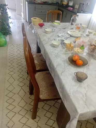 малазийский стол и стулья: Табуретка, Б/у, Дерево, Не раскладной — 1