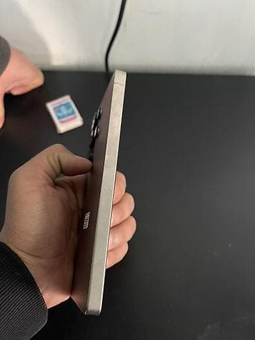 pixel 3: Samsung Galaxy S25 Ultra — 2