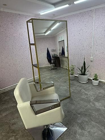 парикмахерские стол: Парикмахерское рабочее место: напольное зеркало с металлическим — 1