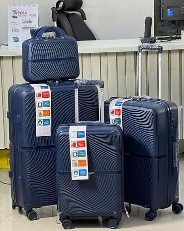 купить пластиковый чемодан на колесах: Наборы дорожных чемоданов с косметичкой/кейсом - Форматы: 3 чемодана — 3