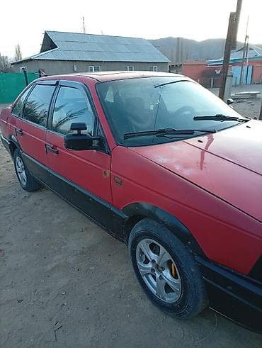 Volkswagen Passat: 1989 г., Седан