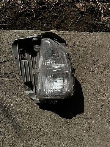 s 430: Правая противотуманная фара Toyota — 1