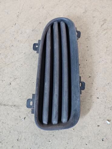 брызговики газ 53: Решетка радиатора Mazda 1996 г., Б/у, Оригинал — 4