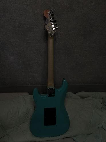сингл: Электрогитара в стиле Stratocaster, цвет Surf Green (бирюзовый) — 4