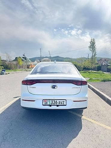 odyssey absolute: GAC Aion S (белый седан, гибрид/электрифицированная версия, шильдик — 2