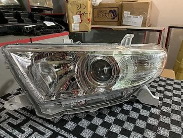 Передняя левая фара Toyota
