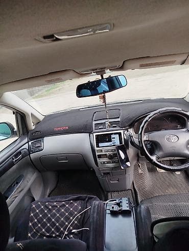 b class: Toyota Ipsum: 2003 г., 2.4 л, Автомат, Бензин, Минивэн — 7