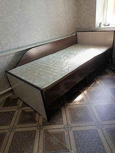 90: Односпальная кровать, Б/у, С матрасом, длина - 200 см — 1