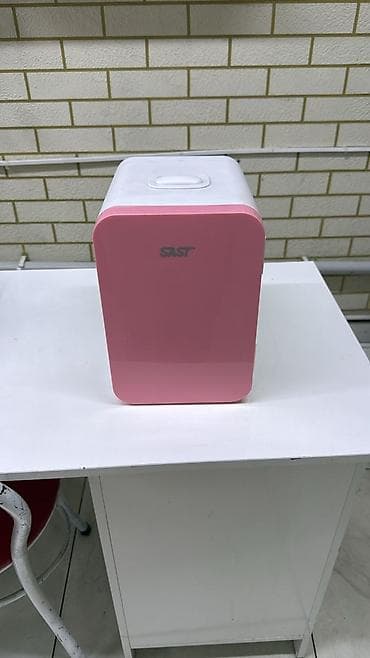 magic mous: Мини-холодильник SAST (розовый/белый) для косметологии - Компактный — 1
