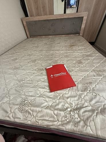 Двуспальная кровать, Б/у, С матрасом, длина - 200 см