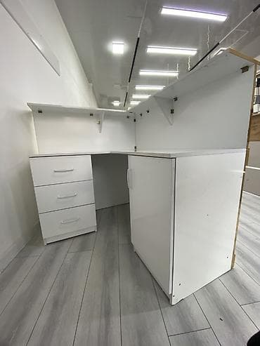 бизнес проекты: Стойка ресепшн/кассовый прилавок угловой - Конфигурация: Г‑образная — 2