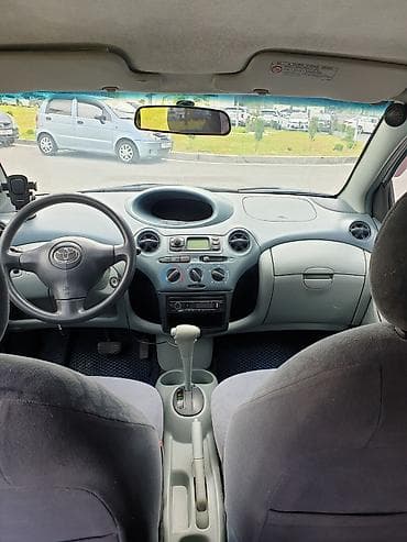 Продажа авто: Toyota Yaris: 2001 г., Автомат, Бензин, Хэтчбэк — 3