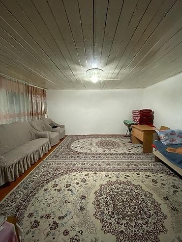 котежи: Продается частный дом с закрытым двором. На территории имеется — 3