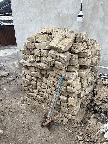 Отдам саман безплатно только самовывоз Саман (глиняные блоки